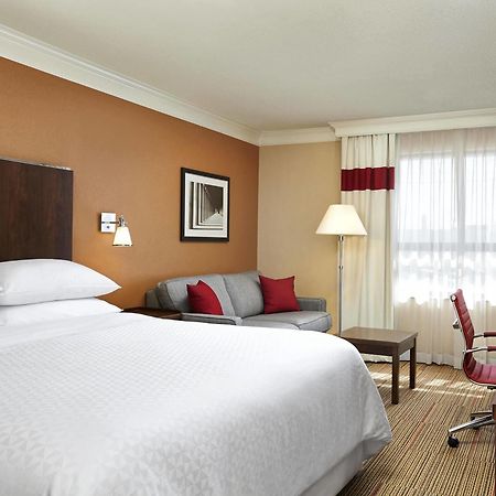 Four Points By Sheraton Kitchener-Waterloo Exterior foto