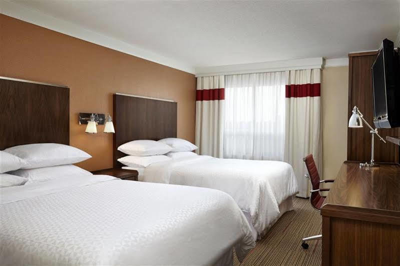 Four Points By Sheraton Kitchener-Waterloo Exterior foto