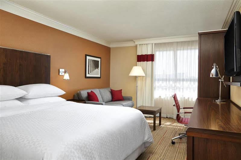 Four Points By Sheraton Kitchener-Waterloo Exterior foto