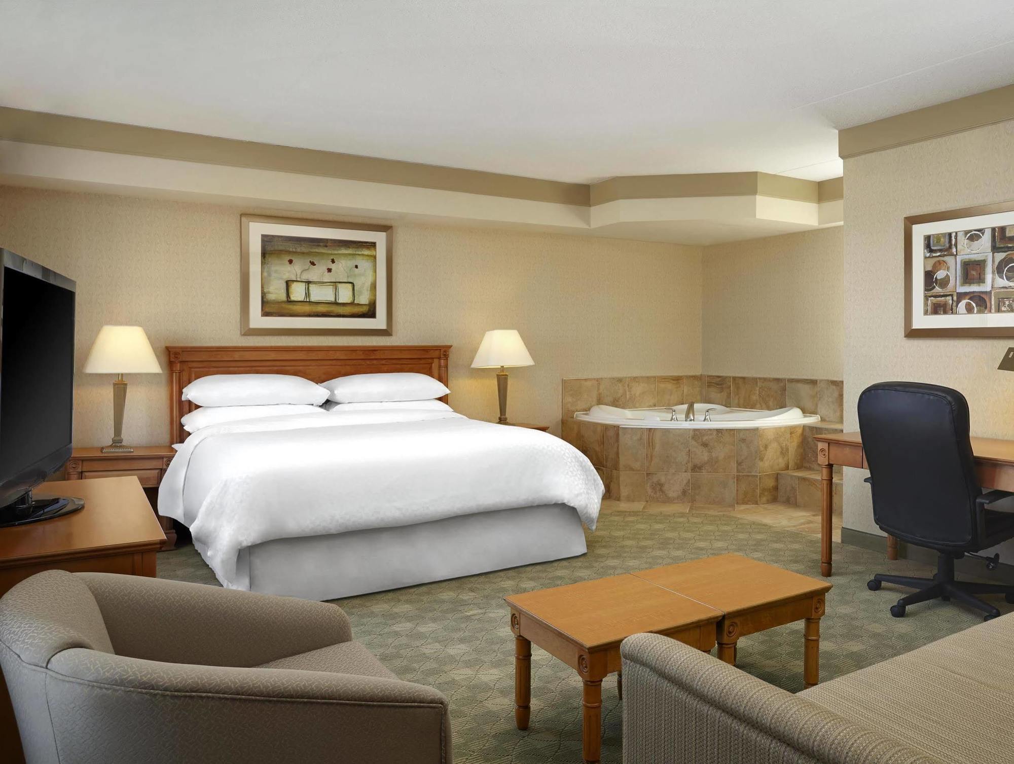 Four Points By Sheraton Kitchener-Waterloo Exterior foto
