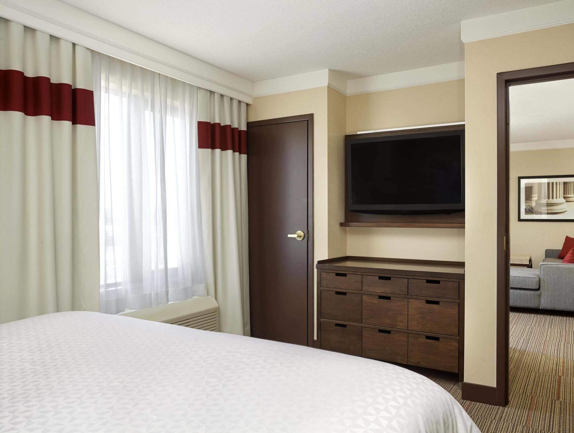 Four Points By Sheraton Kitchener-Waterloo Exterior foto